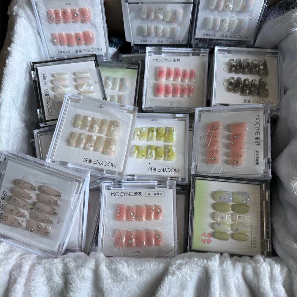 Press on nails different sizes.